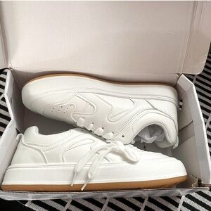 White sneakers BRAND NEW WITH BOX size 8 fits like 7.5